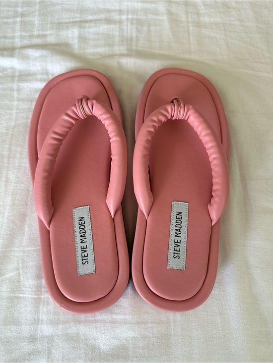 Steve Madden Shoes - NEW Steve Madden Pink Padded Flip Flop Sandals